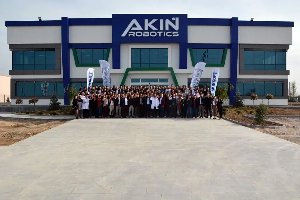 Akinrobotics Insansi Robot Fabrikasi Bayi Ziyareti