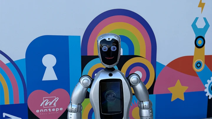 Robot Dünyasının En Sosyal Üyesi Ada-7 Enntepe AVM`de!